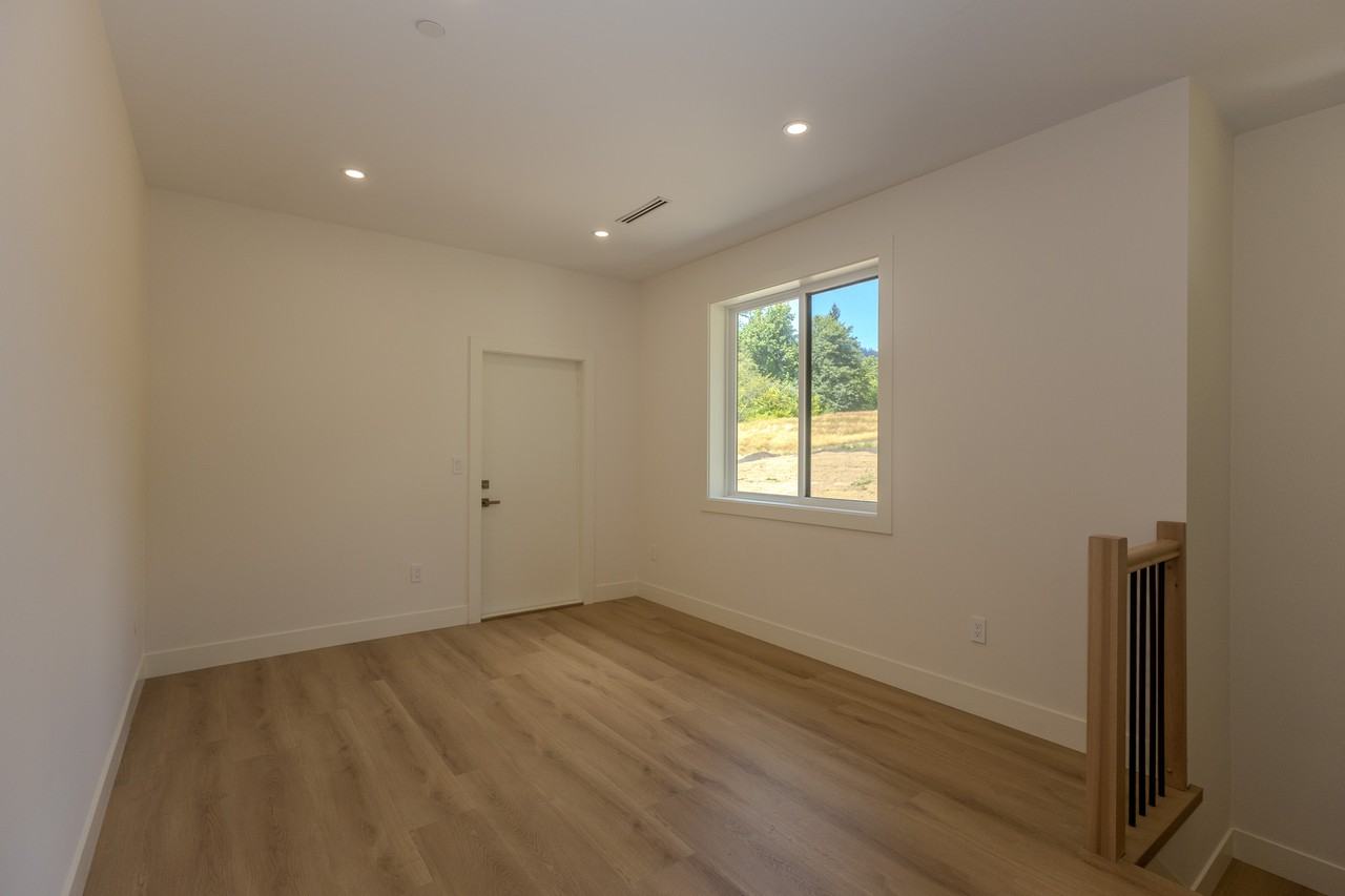 34165 Hartman Ave Uppr - Photo 6 of 18