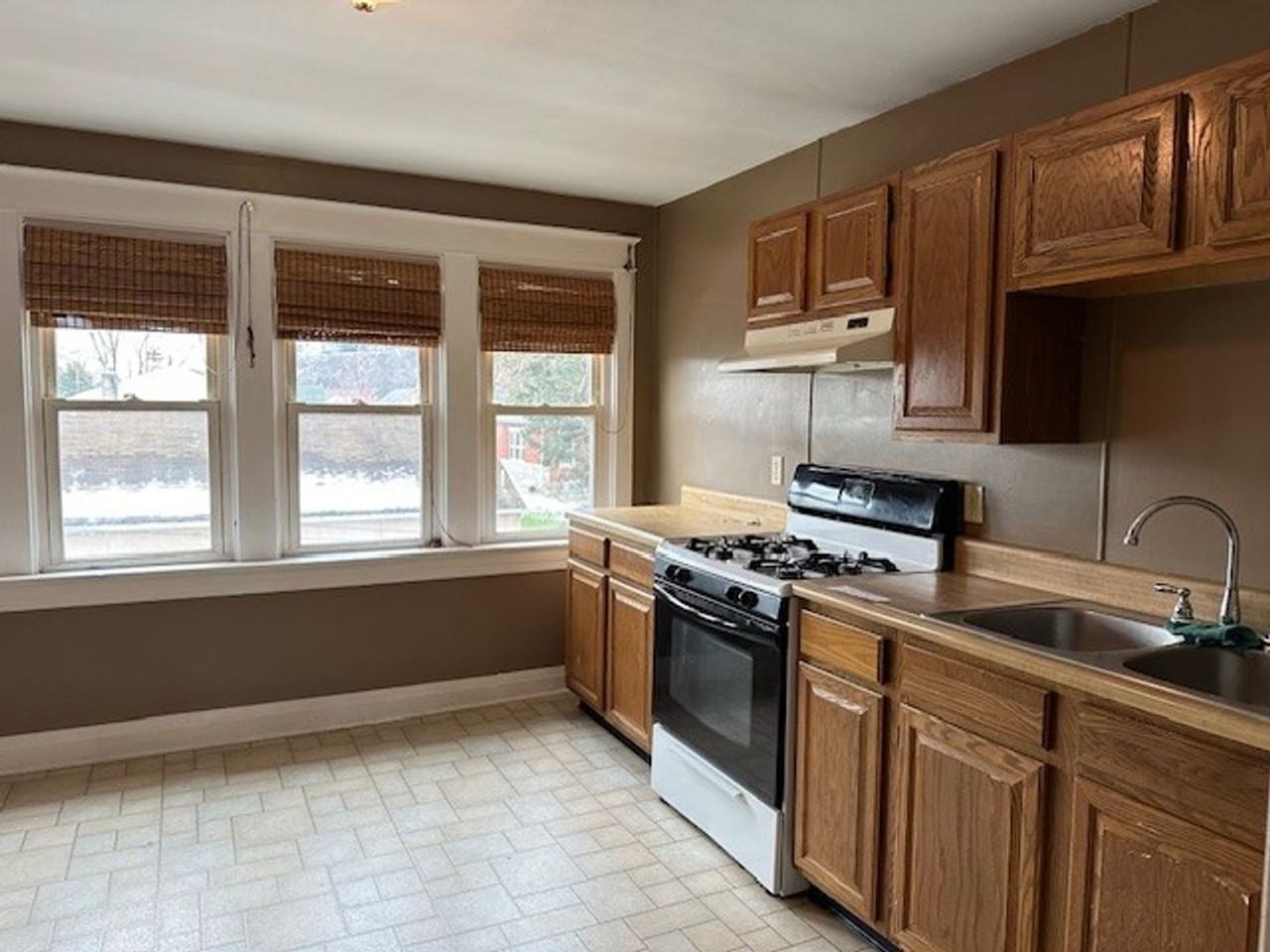 13 Locust St #2ndFL - Photo 6 of 10