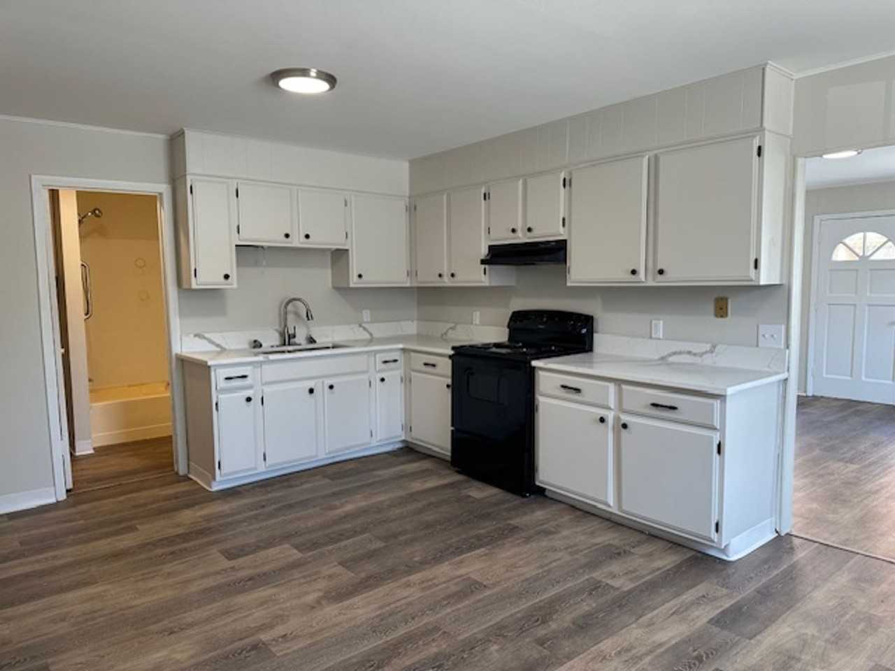 113 Market St - Photo 5 of 10
