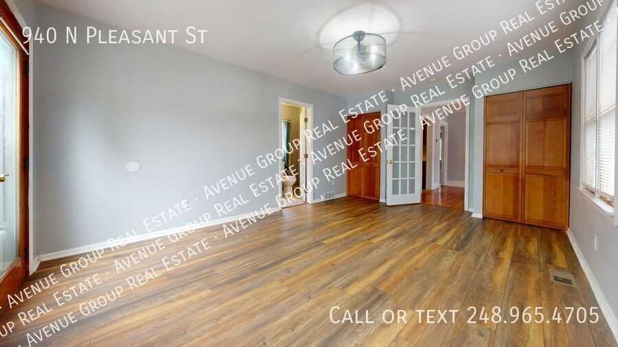 940 N Pleasant St - Photo 7 of 19