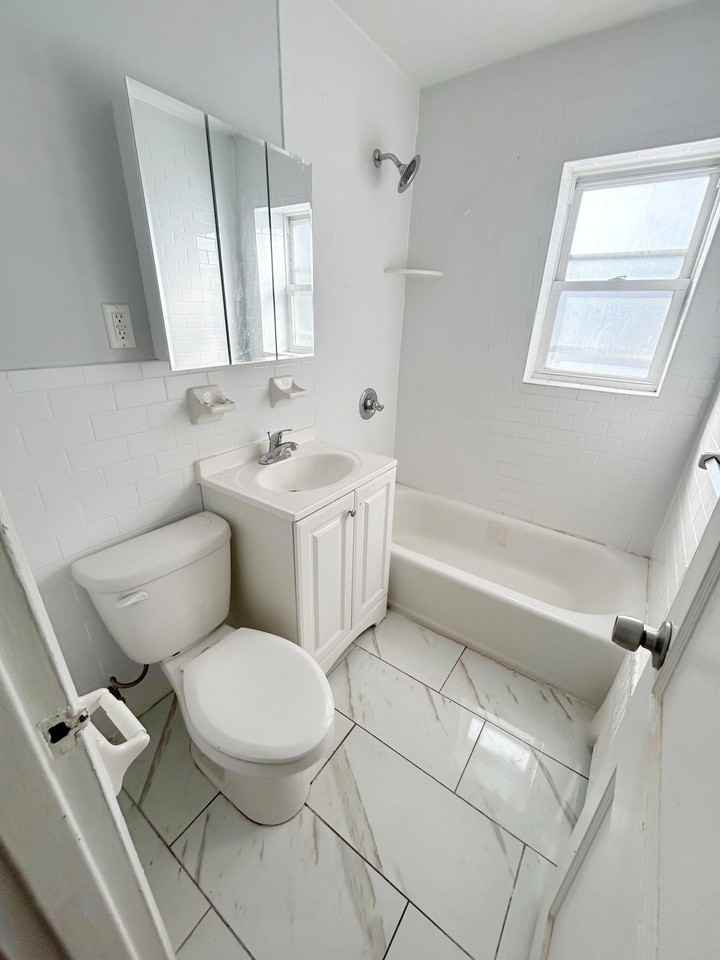 Royal Court - Photo 3 of 6