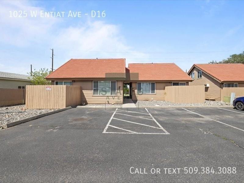 1025 W Entiat Ave #D16 - Photo 4 of 5
