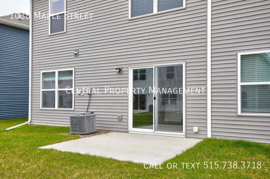 1038 Maple St - Photo 2 of 25