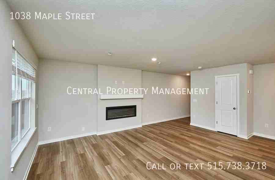 1038 Maple St - Photo 4 of 25