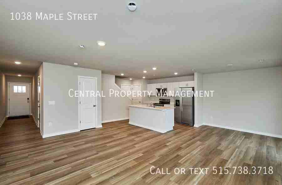 1038 Maple St - Photo 5 of 25