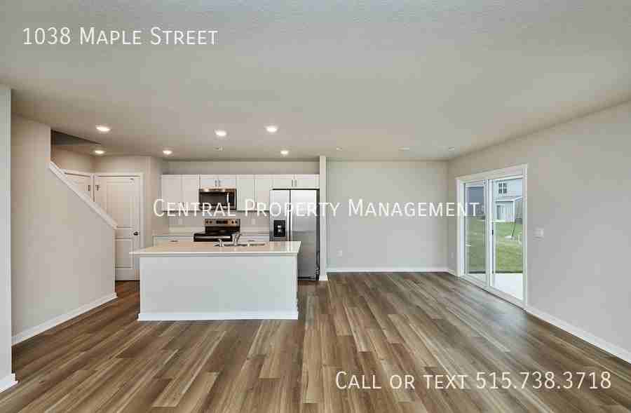 1038 Maple St - Photo 6 of 25