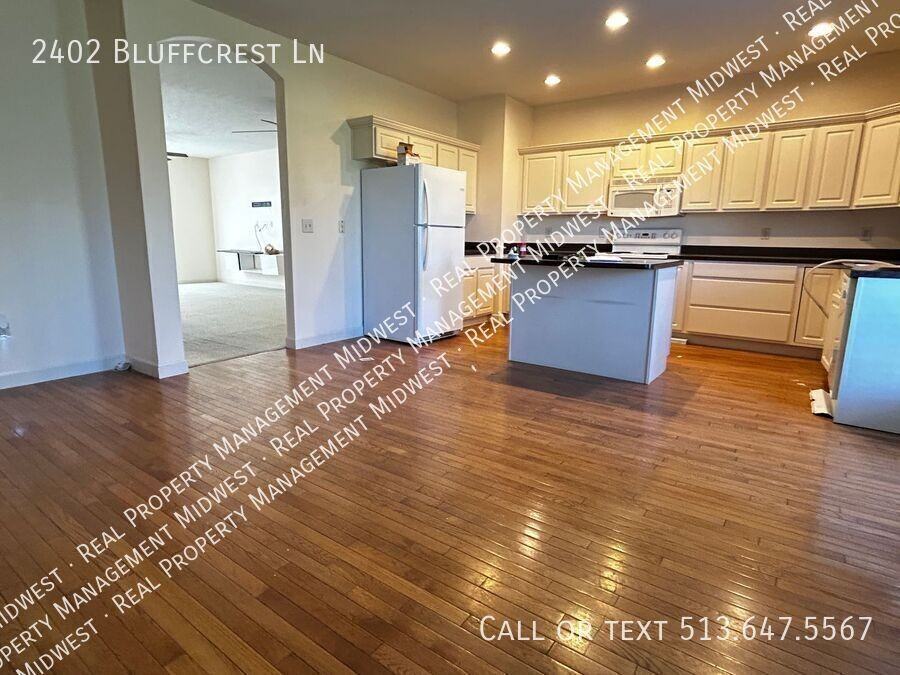 2402 Bluffcrest Ln - Photo 2 of 19