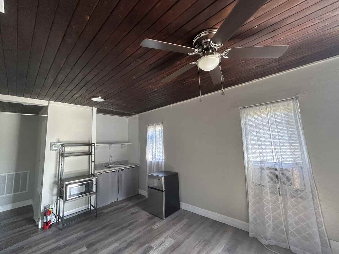 615 Ash St #A - Photo 3 of 9