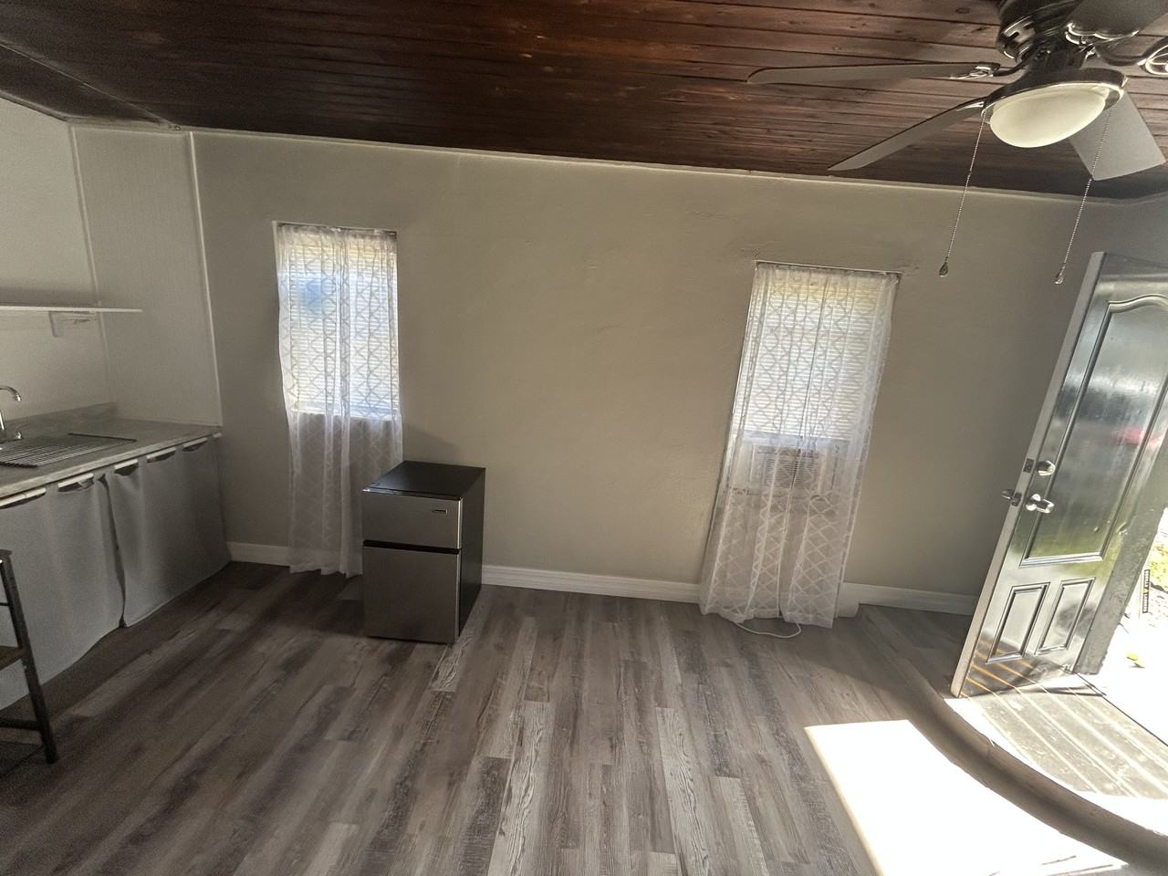 615 Ash St #A - Photo 4 of 9