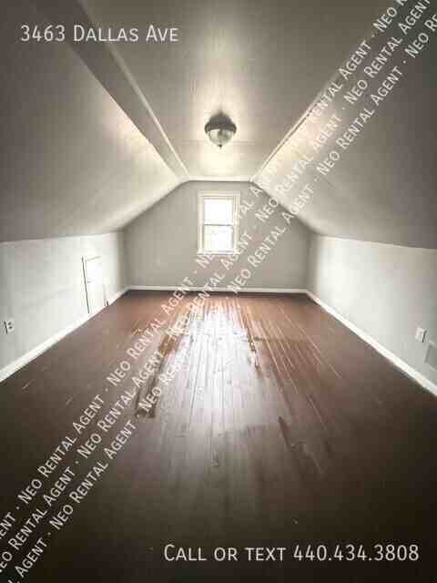 3463 Dallas Ave - Photo 3 of 7