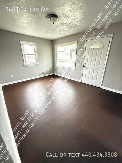 3463 Dallas Ave - Photo 4 of 7