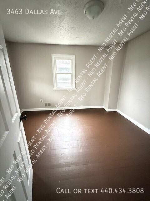 3463 Dallas Ave - Photo 5 of 7