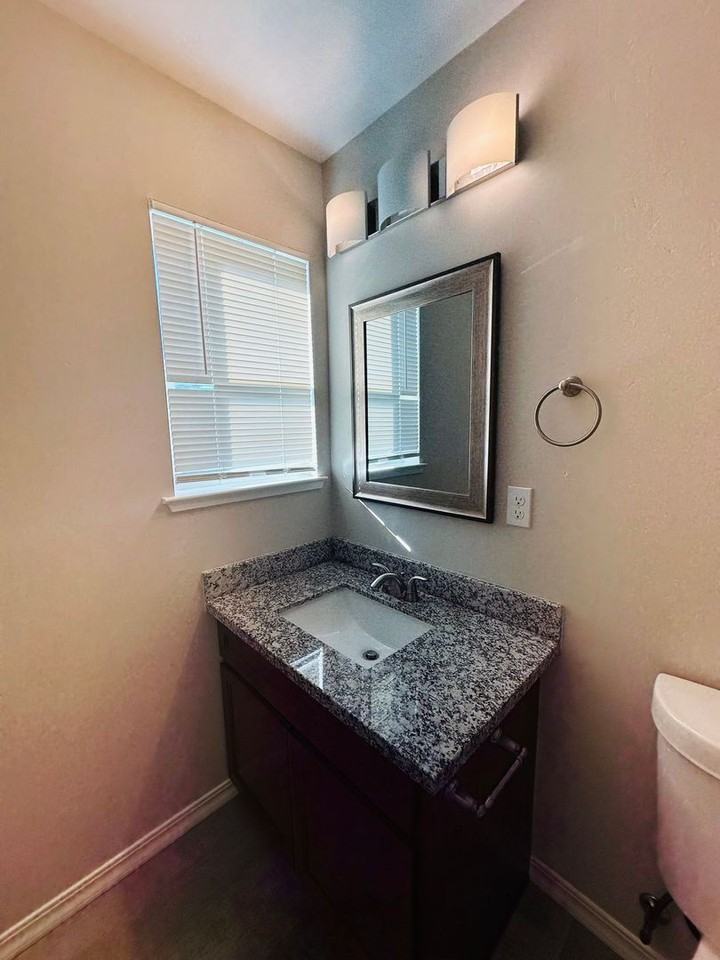 Courtside Apartments - Photo 6 of 16