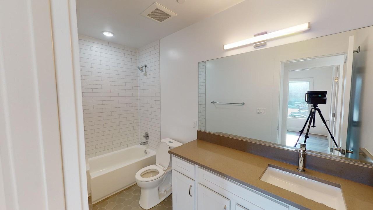 917 Sheridan St Nw #204 - Photo 2 of 6