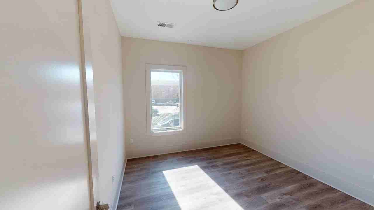 917 Sheridan St Nw #204 - Photo 5 of 6