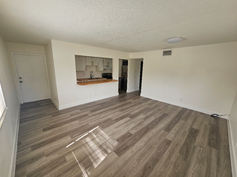 236 Se 9th Ave - Photo 3 of 14