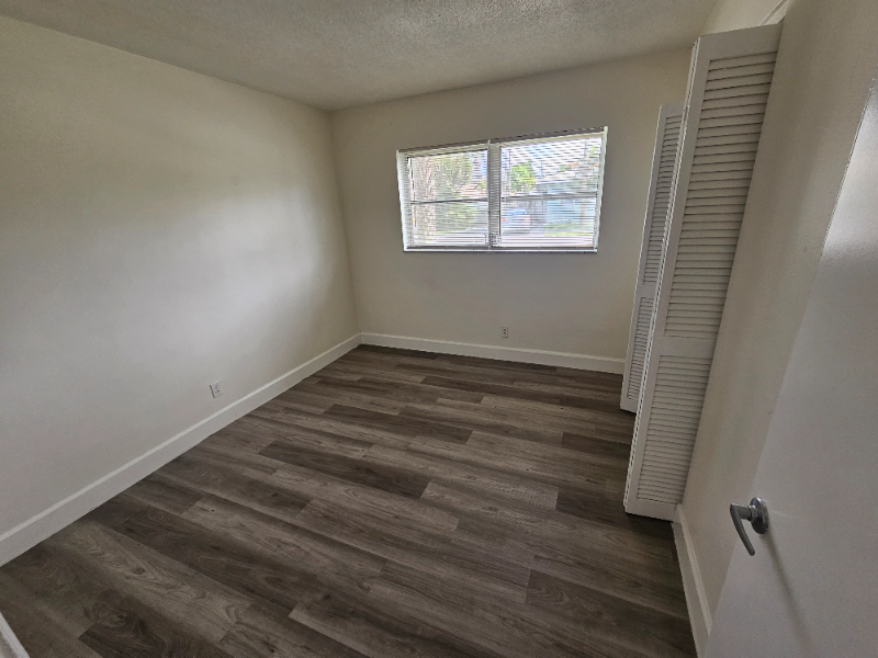236 Se 9th Ave - Photo 5 of 14