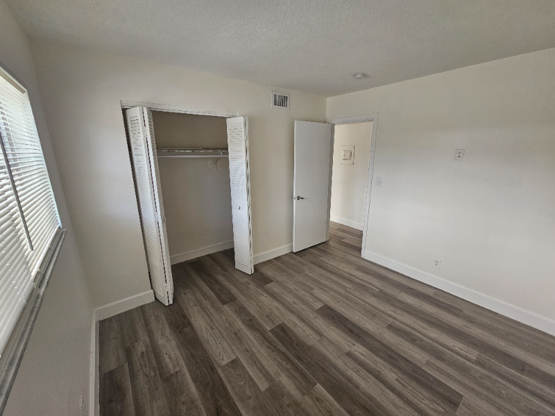 236 Se 9th Ave - Photo 6 of 14
