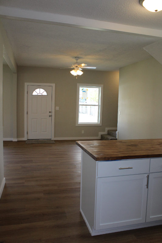 419 S Clay St - Photo 7 of 33