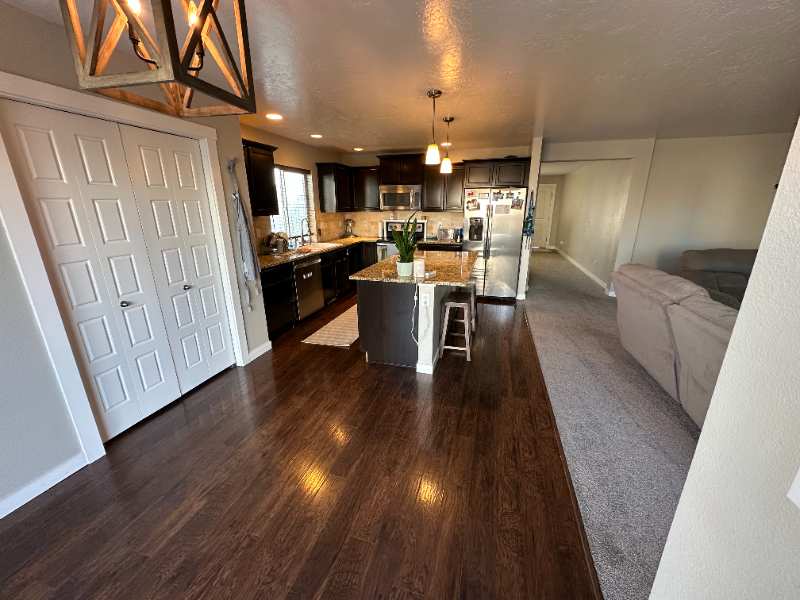 700 Sw Portal St - Photo 5 of 34