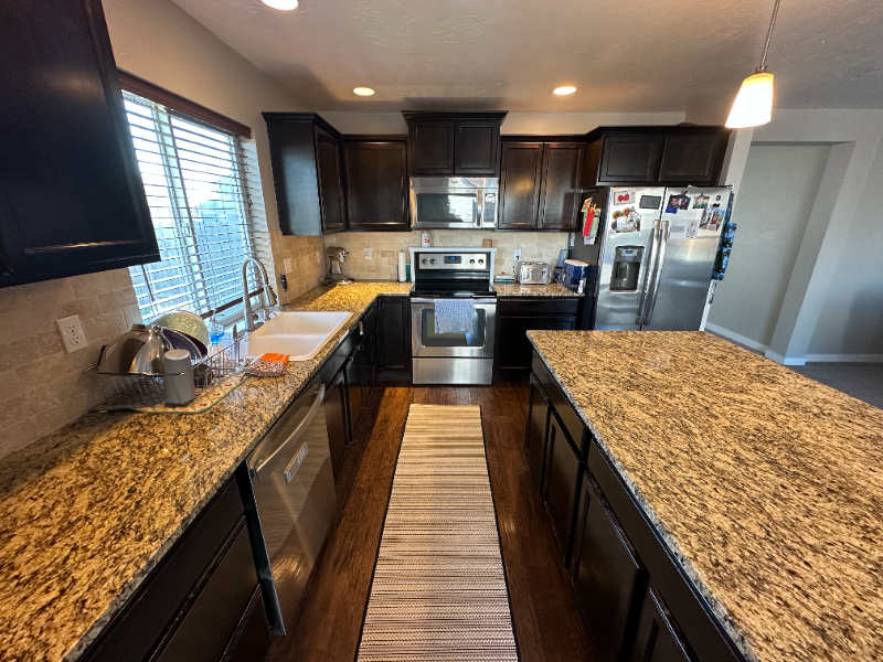 700 Sw Portal St - Photo 6 of 34