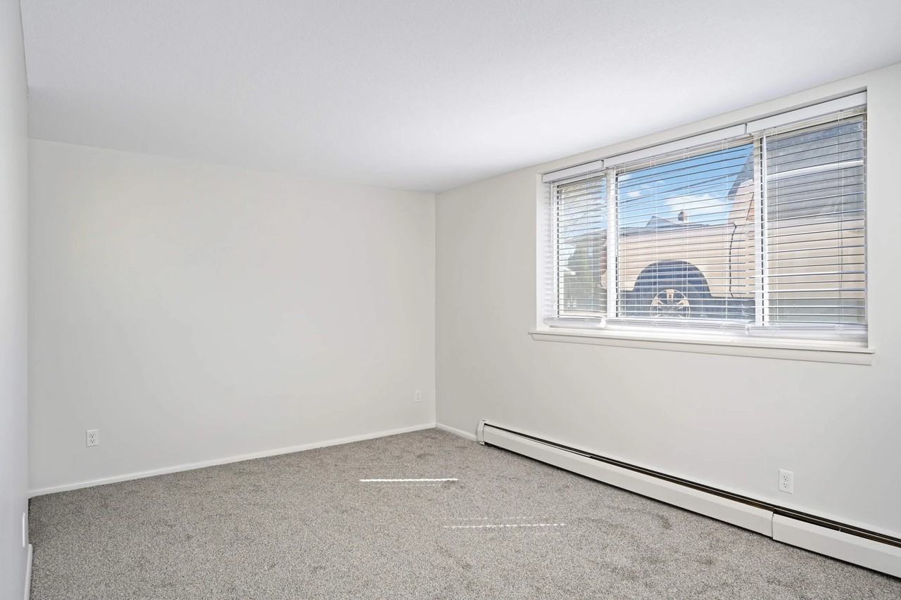 3625 Aldrich Ave S #303 - Photo 4 of 10