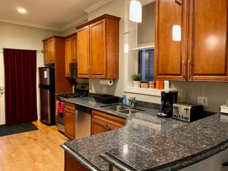 1434 W Fletcher St #1F - Photo 3 of 17