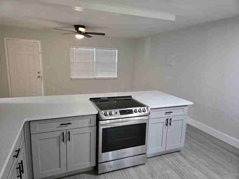 266 Diamond St - Photo 4 of 19