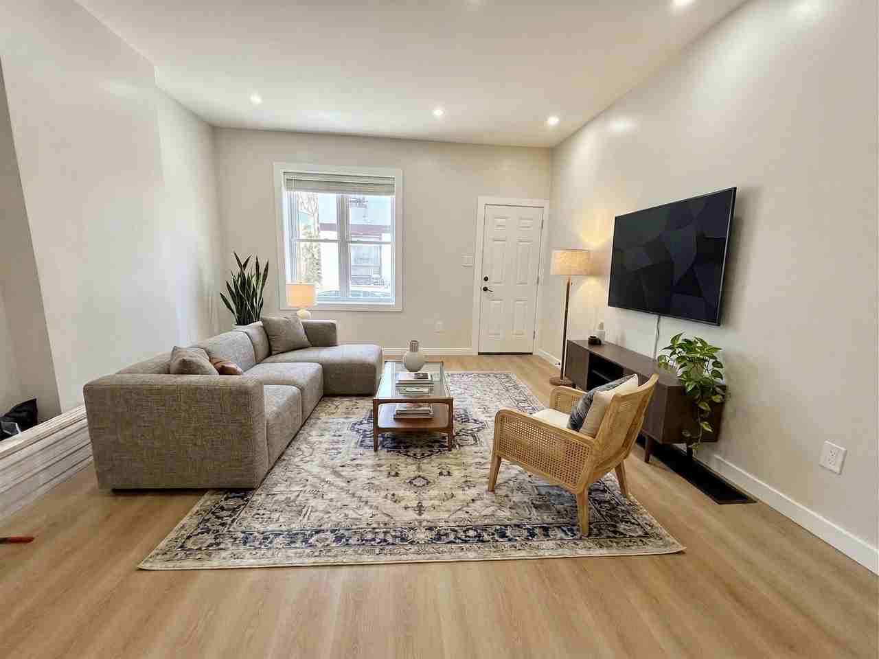 1729 Lecount St - Photo 2 of 18