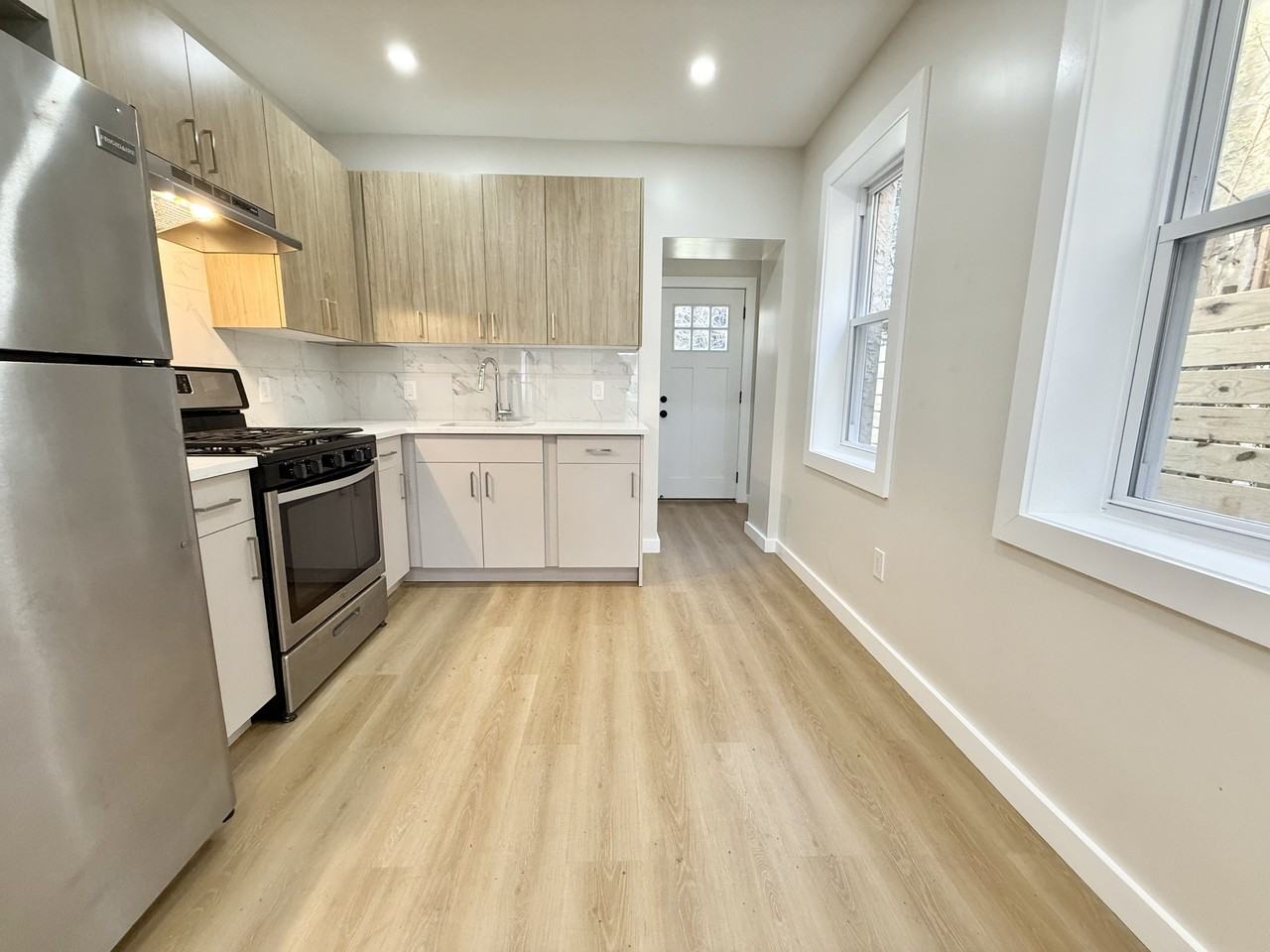 1729 Lecount St - Photo 6 of 18