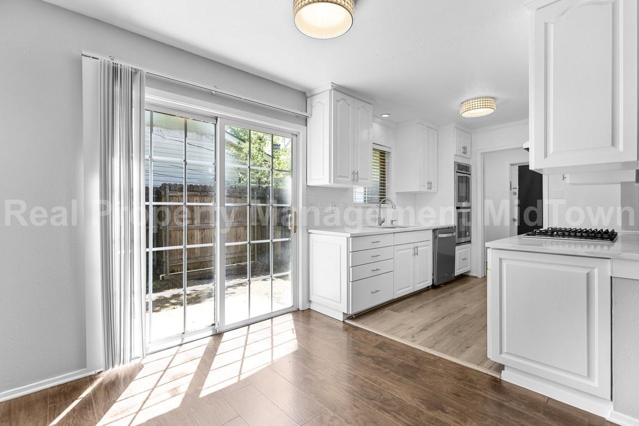 2827 Blackwood Dr - Photo 4 of 23