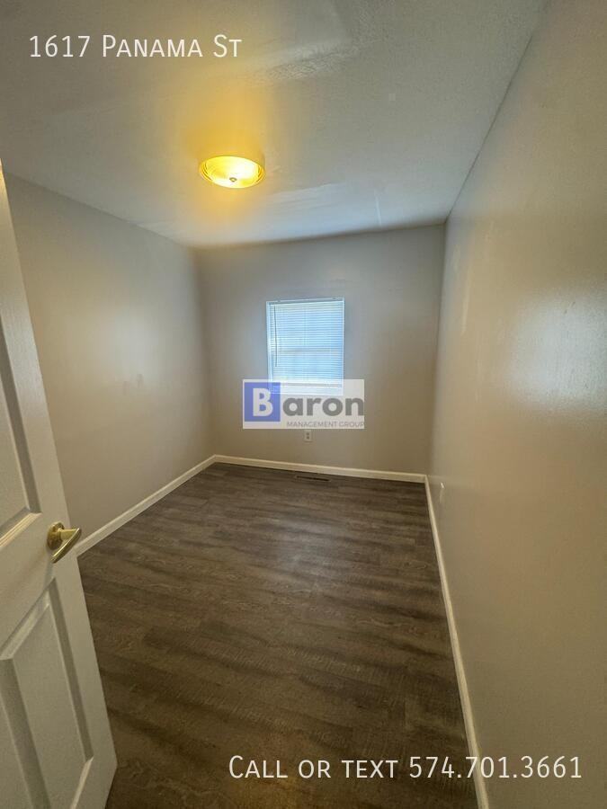 1617 Panama St - Photo 3 of 8