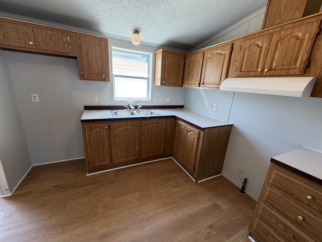 307 Benton St - Photo 2 of 18