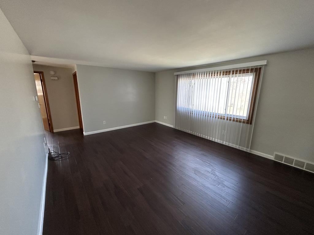205 Argus Dr - Photo 2 of 5