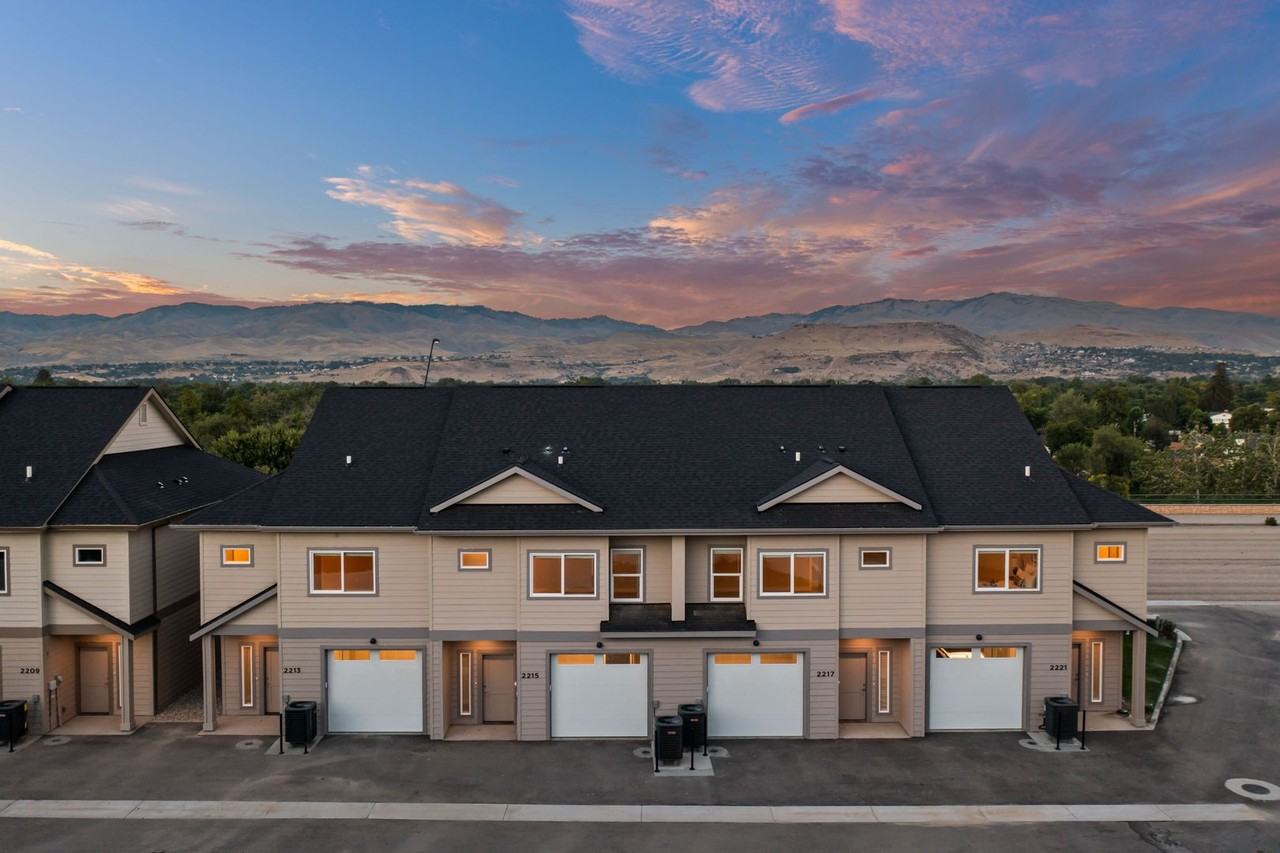 2213 S Federal Way - Photo 4 of 50