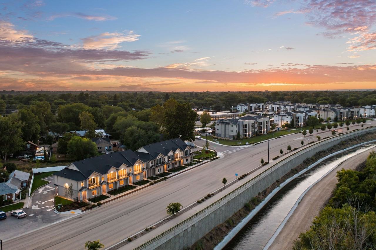 2213 S Federal Way - Photo 5 of 50