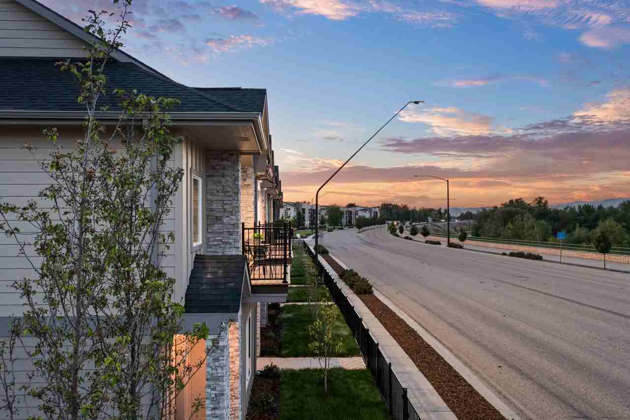 2213 S Federal Way - Photo 7 of 50