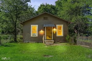 featured image of 2222 Carleton St