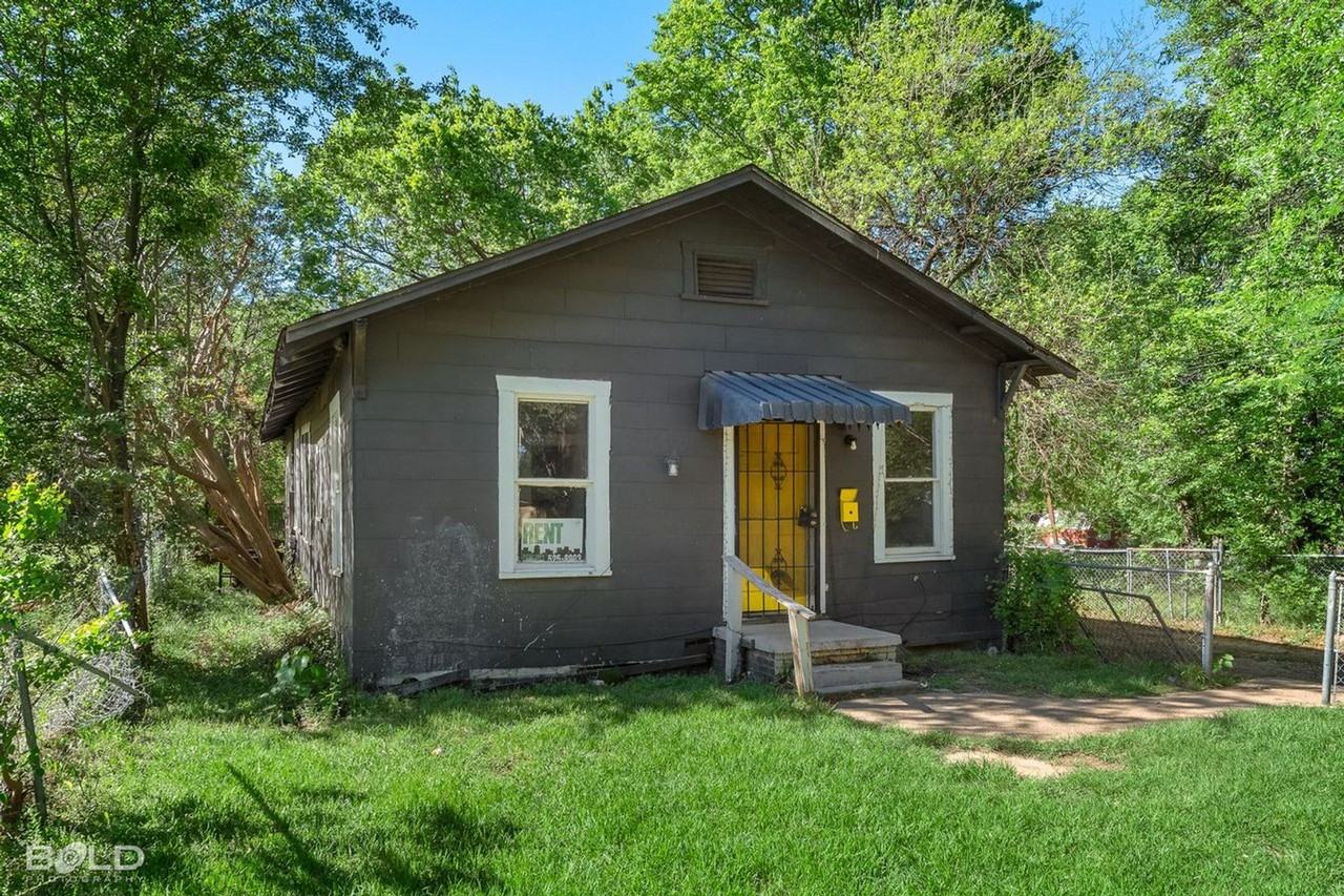 2222 Carleton St - Photo 2 of 12
