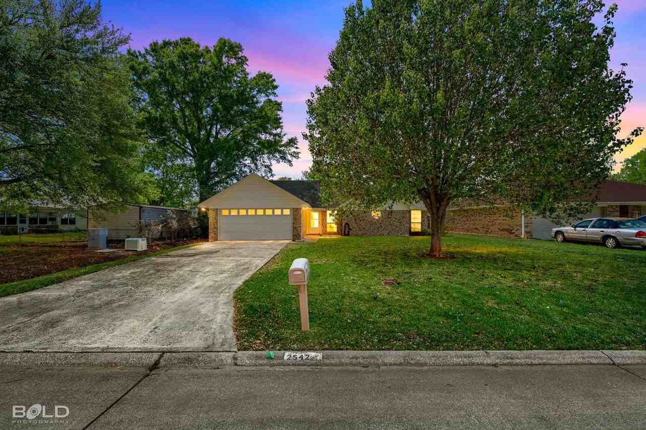 2542 Spruce Dr - Photo 2 of 34