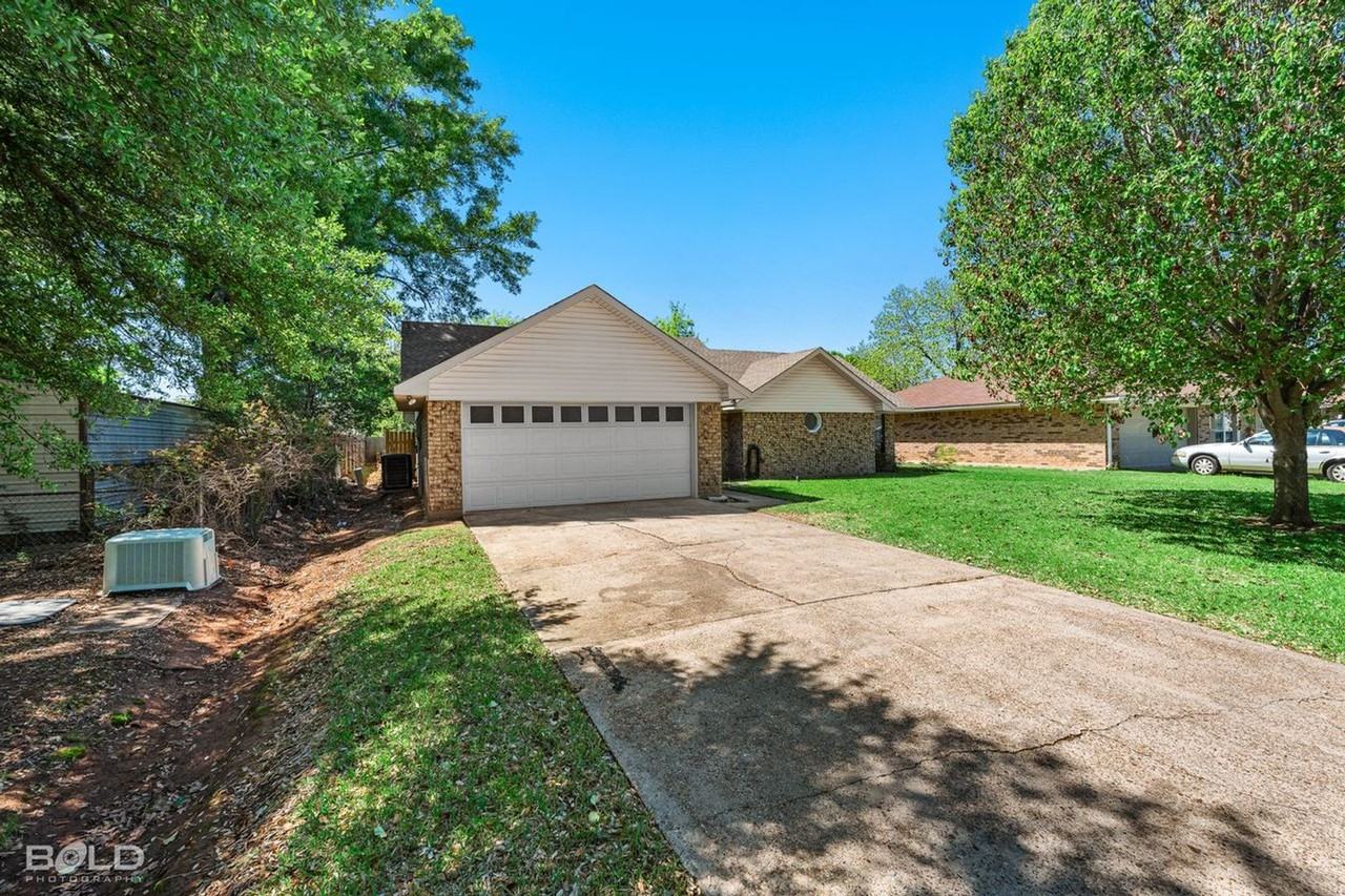 2542 Spruce Dr - Photo 3 of 34