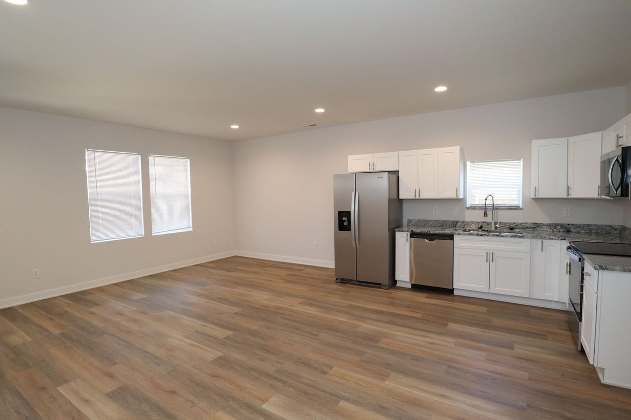 1719 Ingram St - Photo 3 of 16