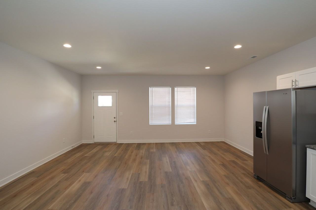 1719 Ingram St - Photo 5 of 16