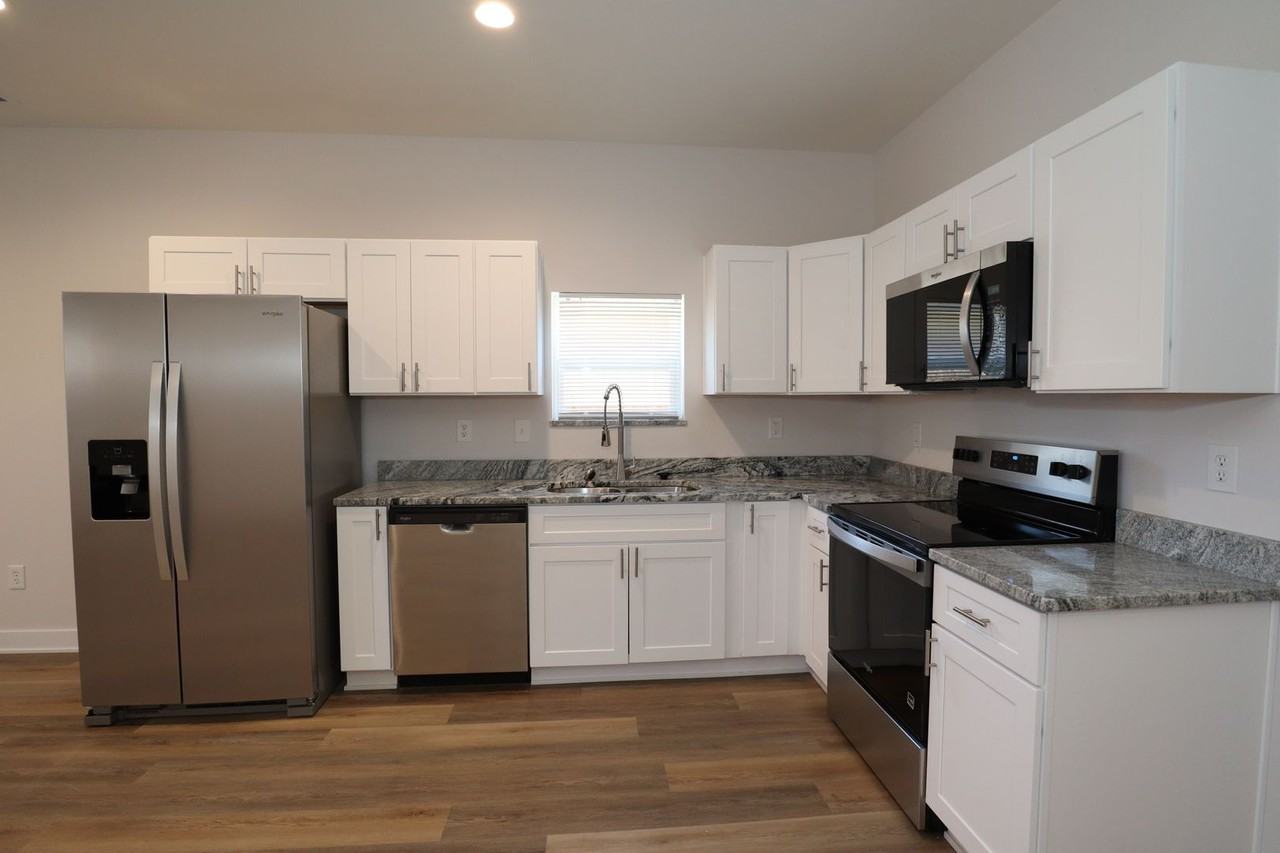 1719 Ingram St - Photo 6 of 16