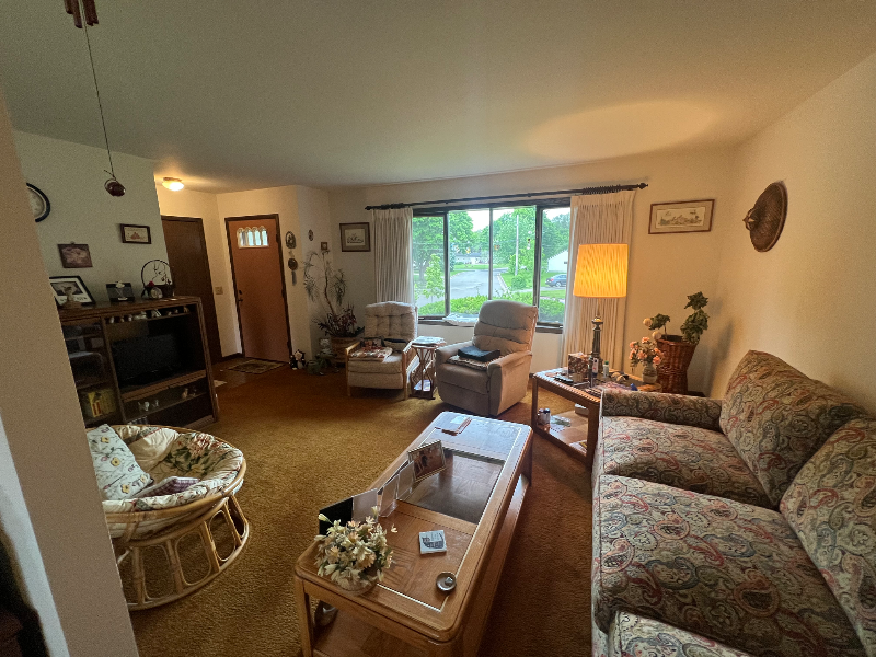 243 Tyler Cir - Photo 5 of 23