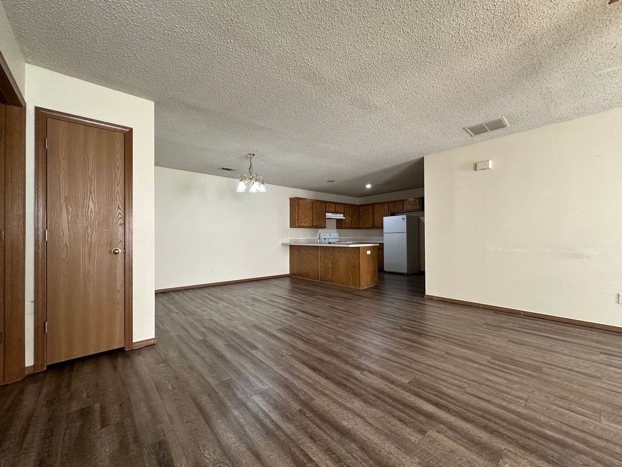 1060 Farley Cir Apt B - Photo 3 of 10