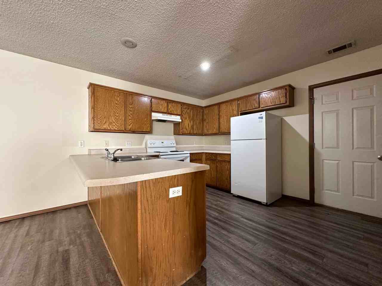 1060 Farley Cir Apt B - Photo 4 of 10