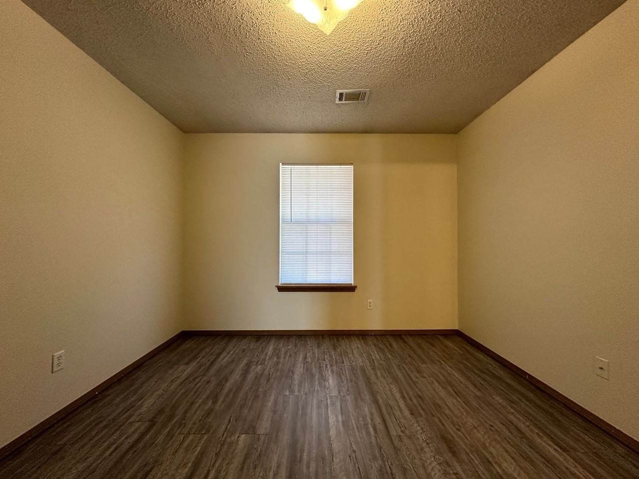 1060 Farley Cir Apt B - Photo 6 of 10