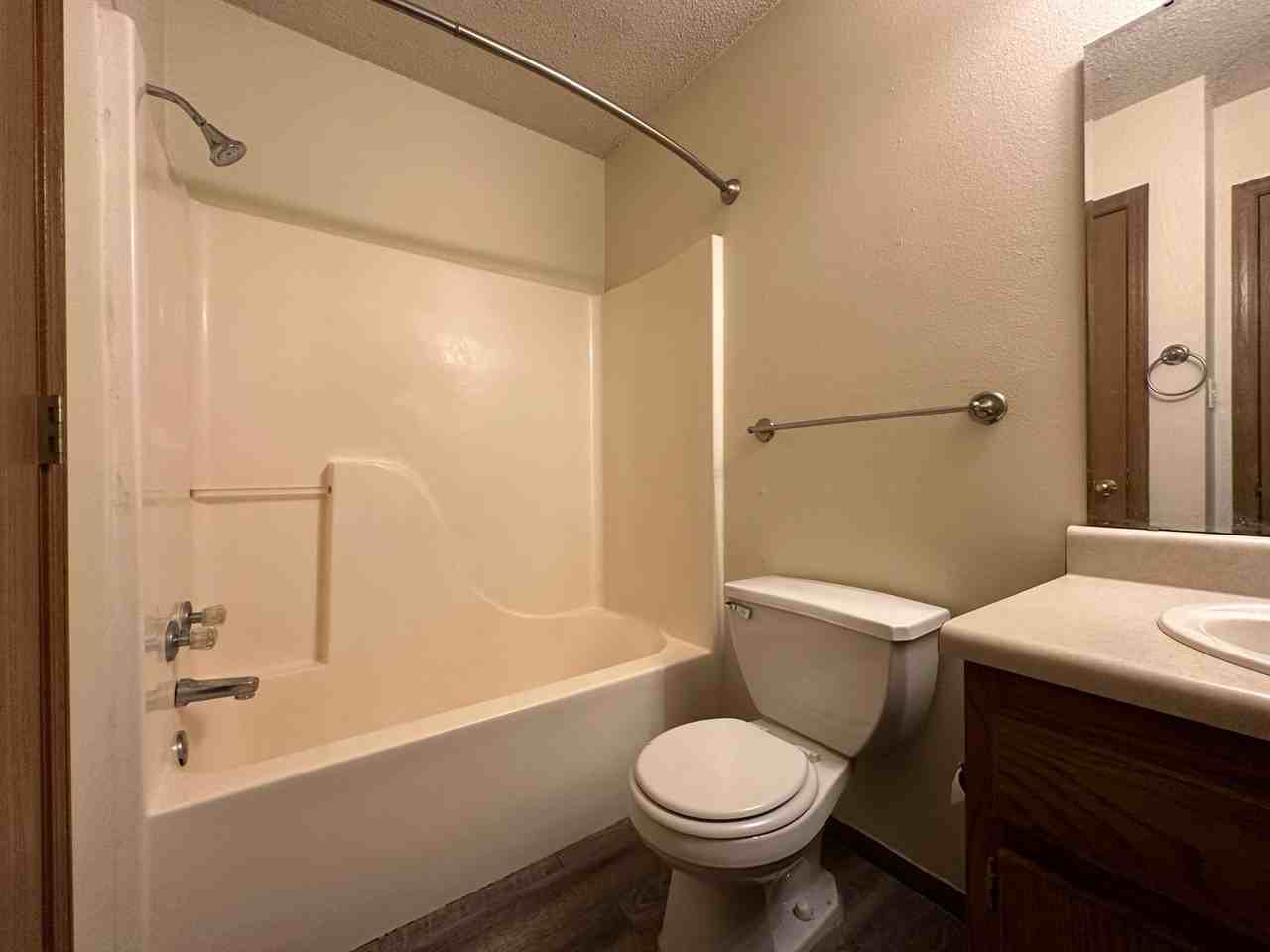 1060 Farley Cir Apt B - Photo 7 of 10