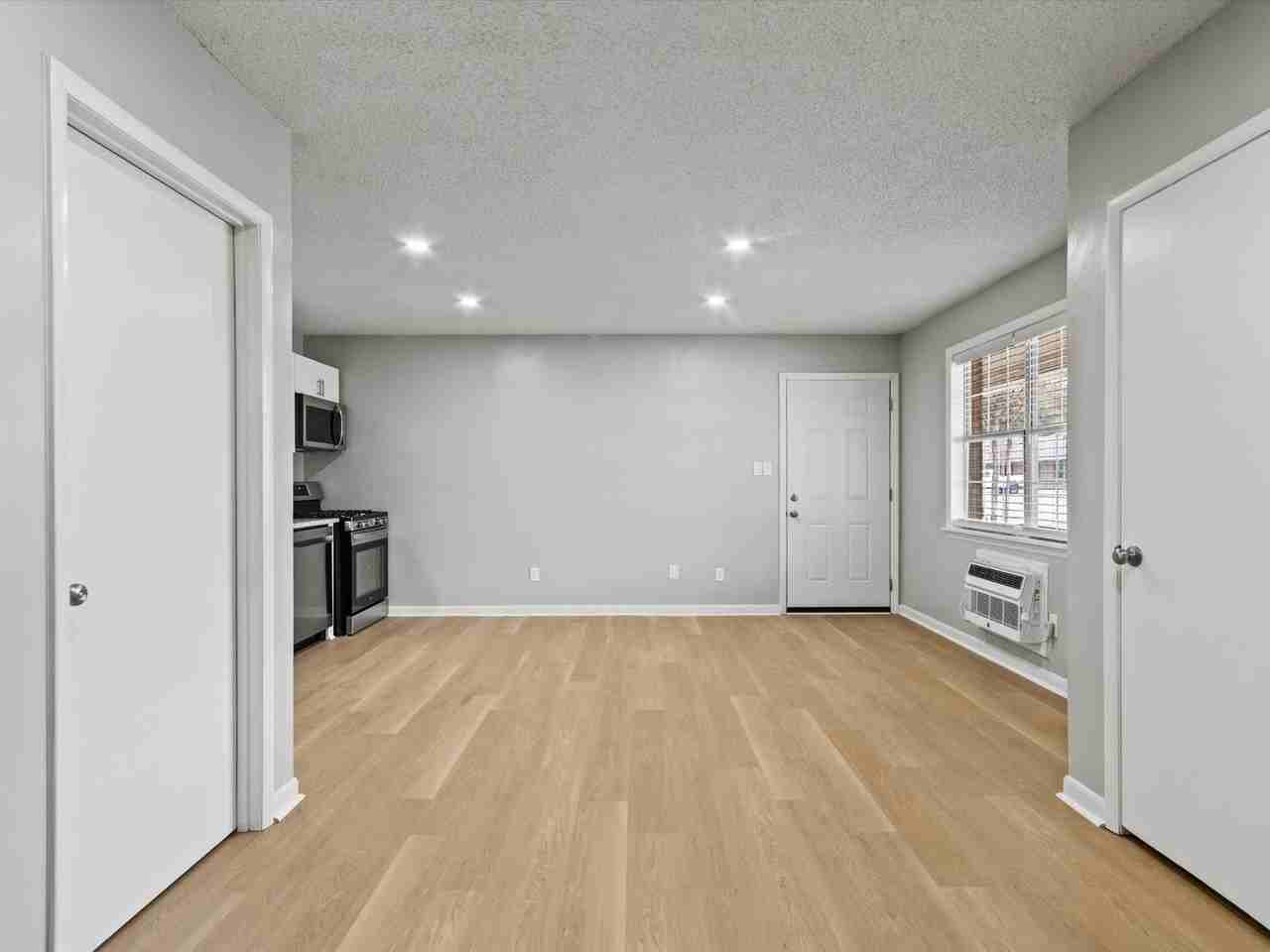 501 Swan Dr #704 - Photo 5 of 33